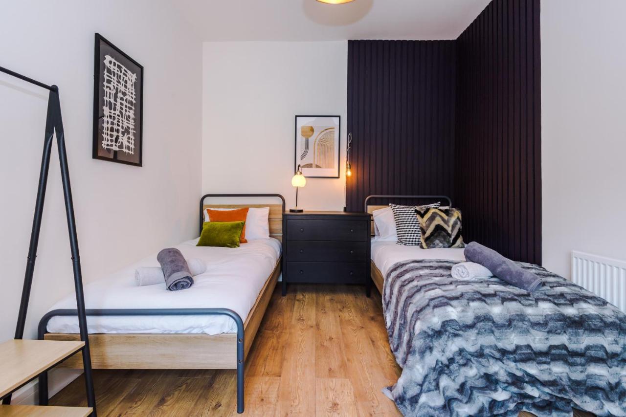 Four Bedroom Urban Hosted By Mcr Dens Holiday home Manchester