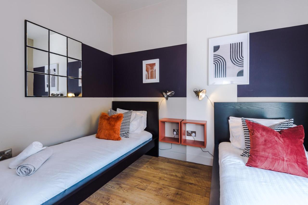 Four Bedroom Urban Hosted By Mcr Dens Holiday home