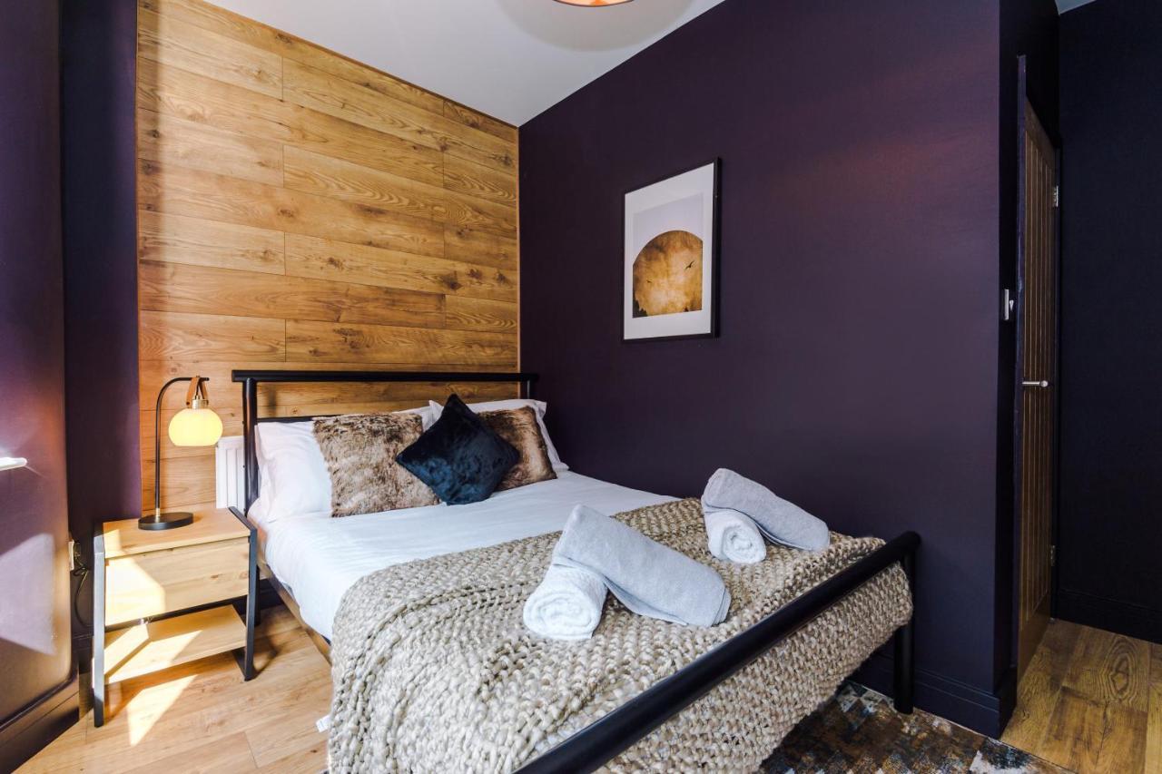 Four Bedroom Urban Hosted By Mcr Dens