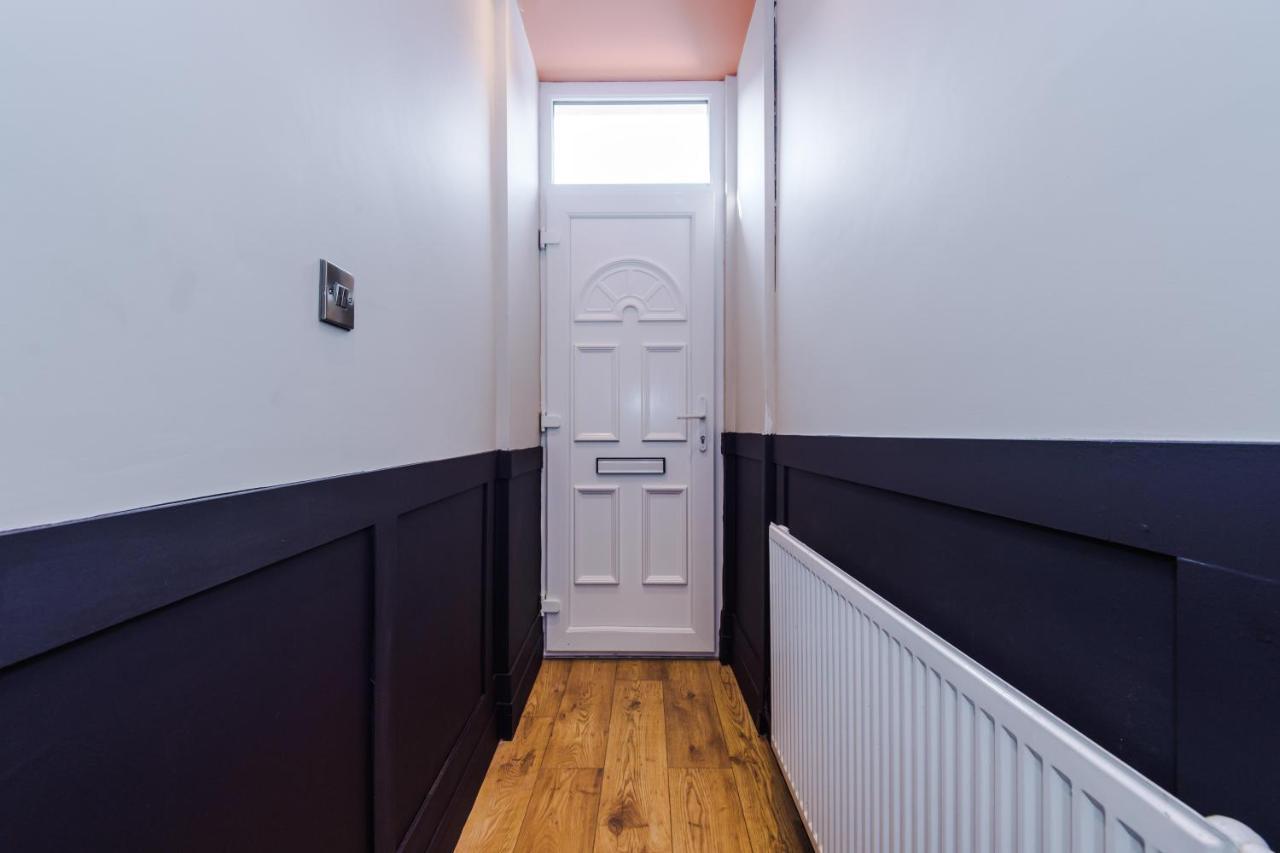 Four Bedroom Urban Hosted By Mcr Dens
