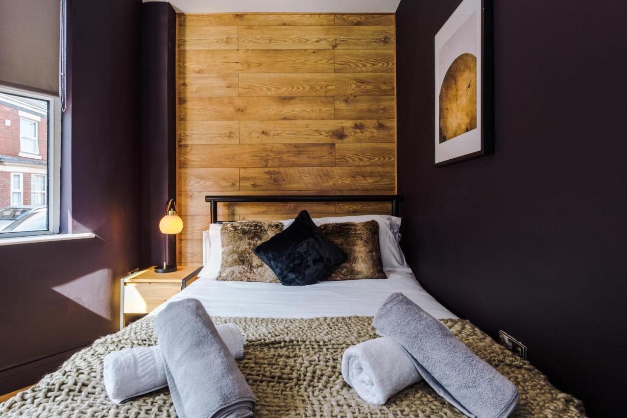 Four Bedroom Urban Hosted By Mcr Dens *