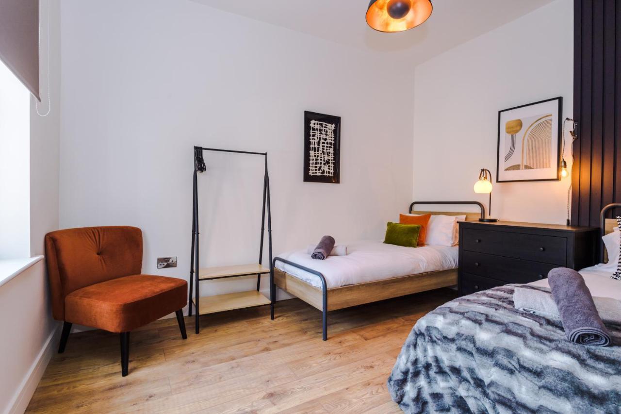 Holiday home Four Bedroom Urban Hosted By Mcr Dens