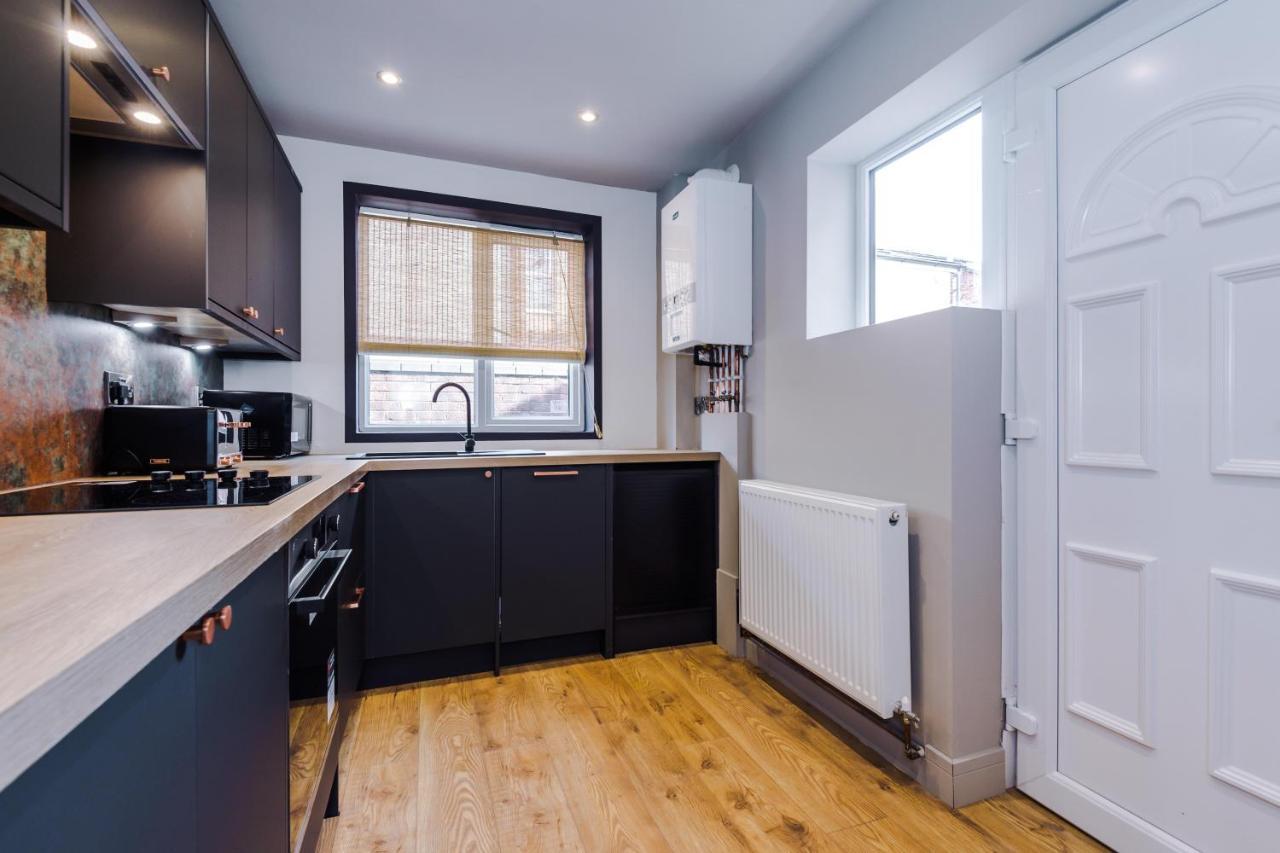 Four Bedroom Urban Hosted By Mcr Dens Holiday home