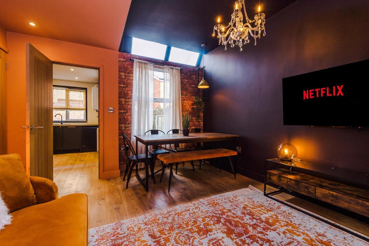 Four Bedroom Urban Hosted By Mcr Dens