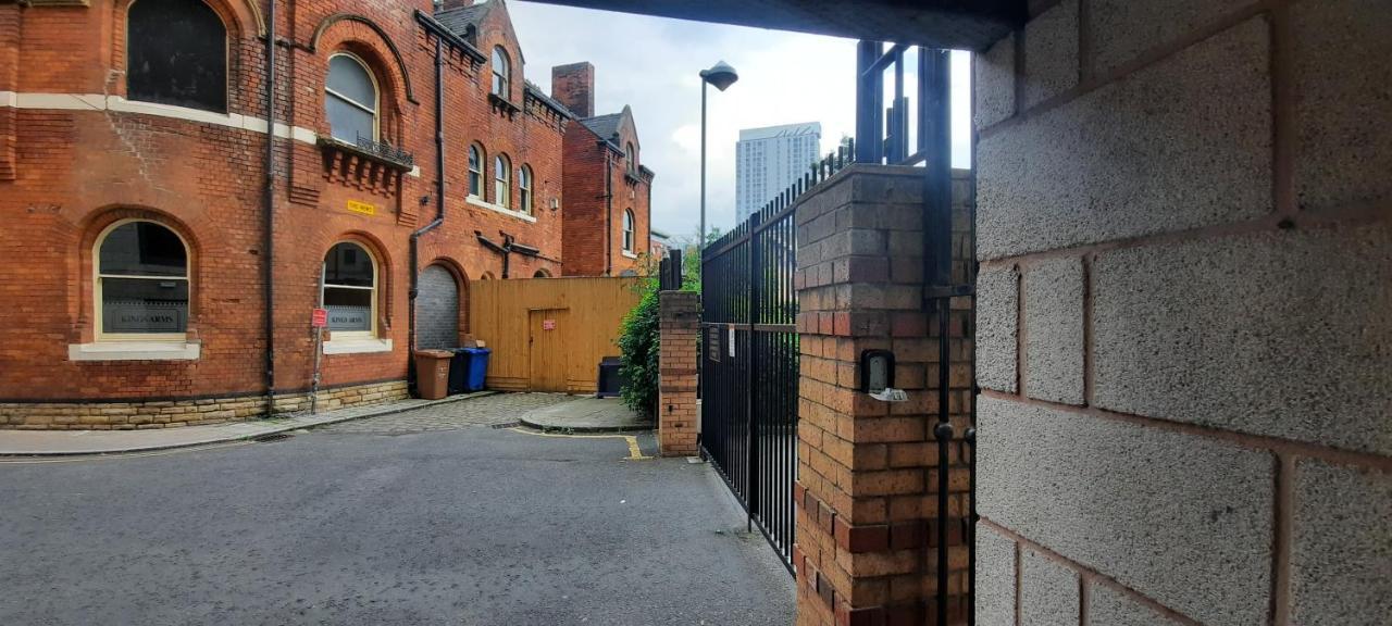 Lovely 2-bedroom Apartment, Free Parking Apartment