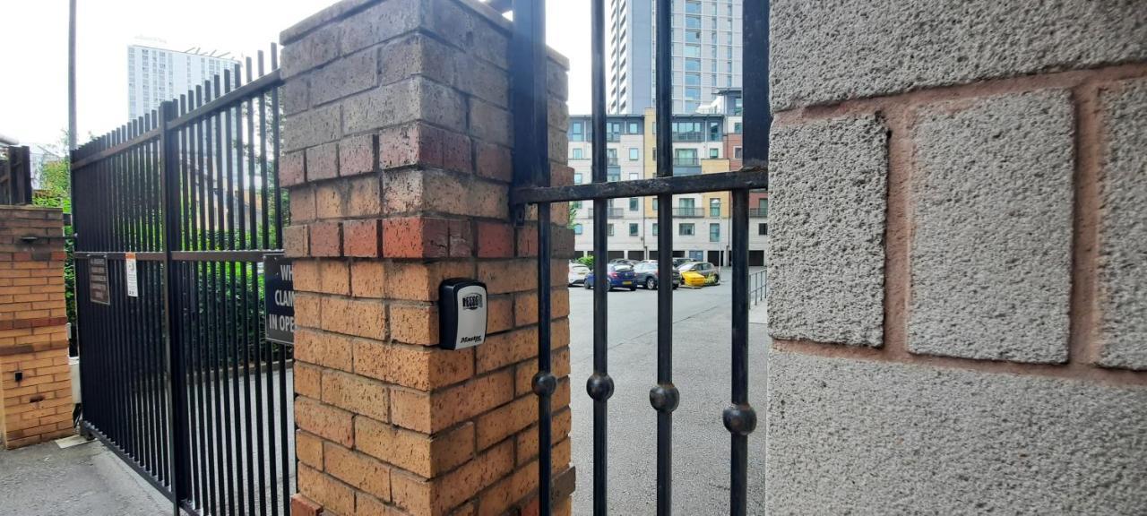Lovely 2-bedroom Apartment, Free Parking Apartment