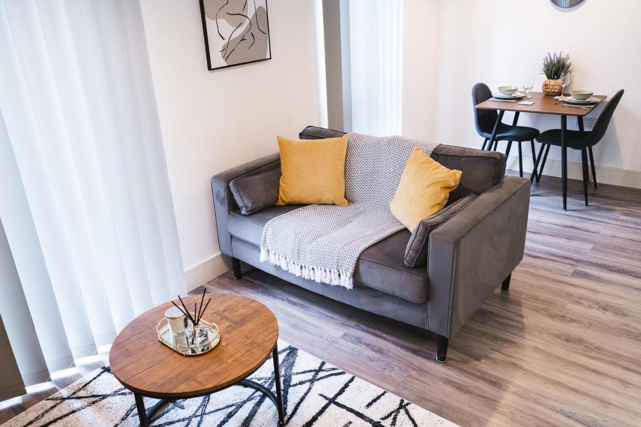Modern 1-bed - Brand New - - Free Wi-fi Apartment *