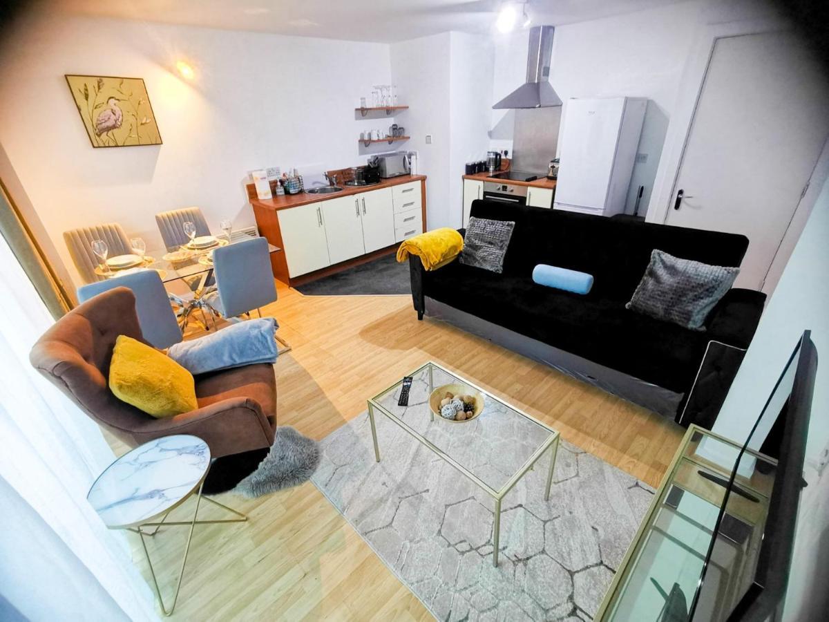 Apartment Lovely 2-bedroom Apartment, Free Parking