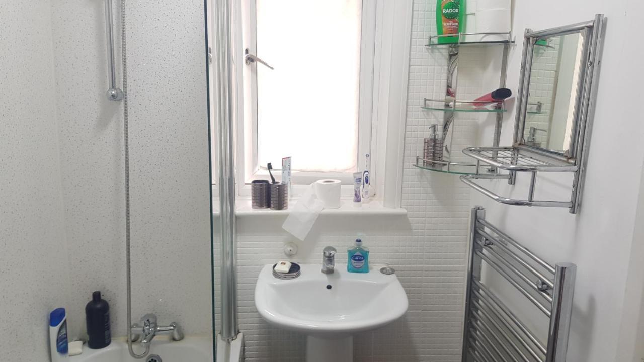 Double Bedroom In Withington, M20. 2 Beds, Rm 3 *