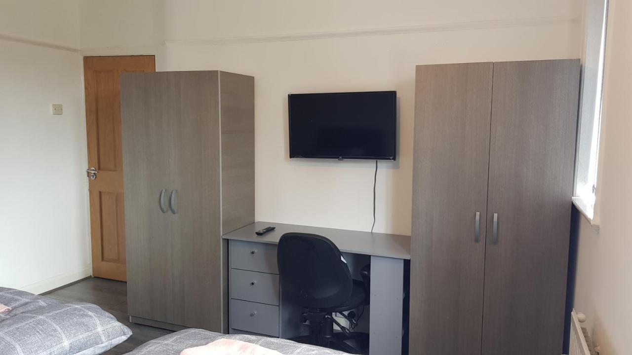 Bed & Breakfast Double Bedroom In Withington, M20. 2 Beds, Rm 3 *
