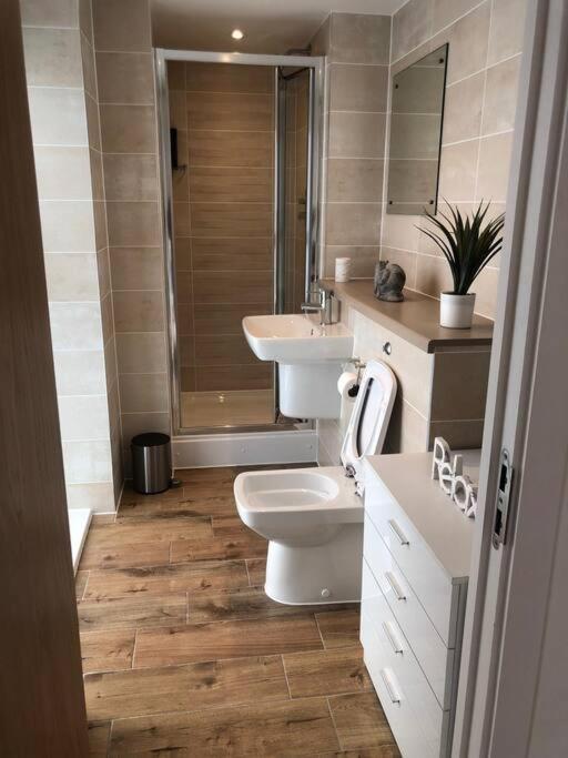 Apartment Amazing 3 Bed Penthouse With Large Balcony *