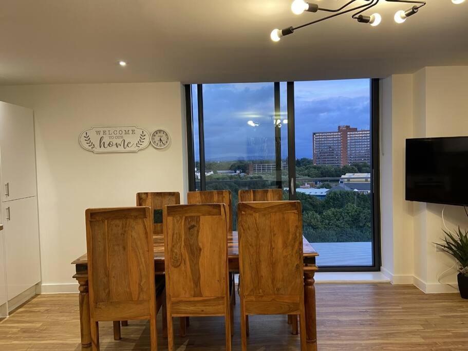 Amazing 3 Bed Penthouse With Large Balcony * Manchester