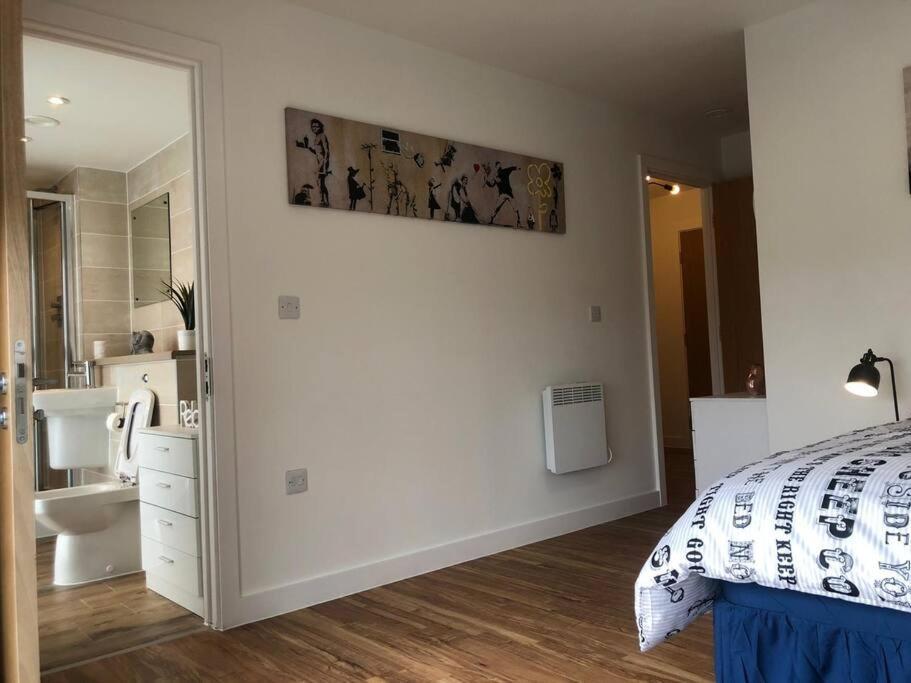 Amazing 3 Bed Penthouse With Large Balcony Manchester