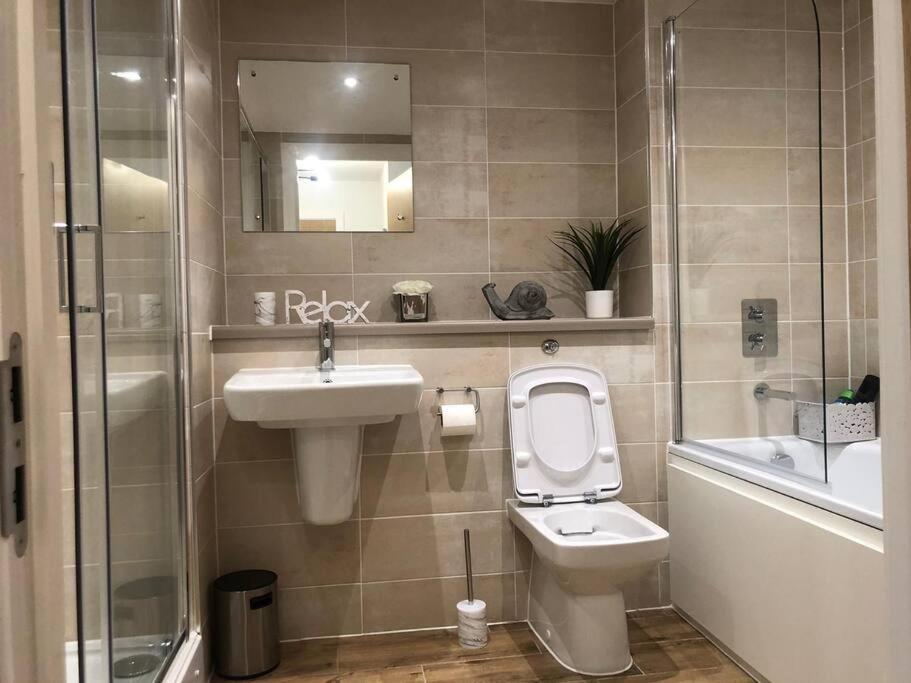 Amazing 3 Bed Penthouse With Large Balcony * Manchester