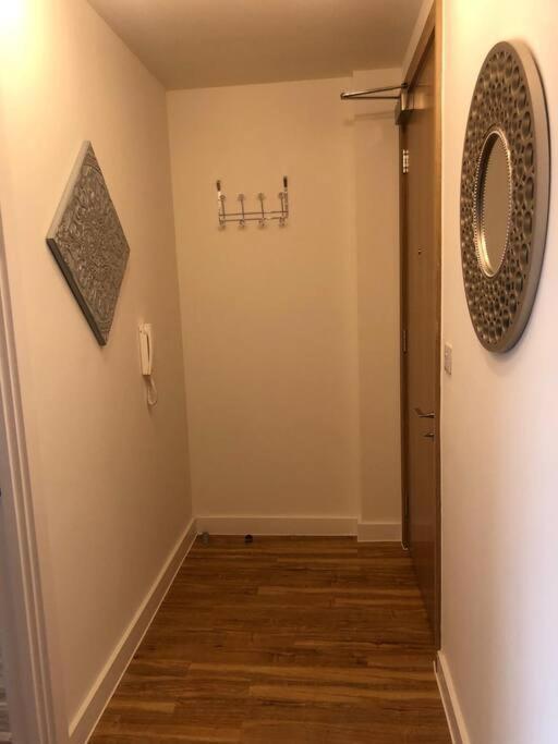 Amazing 3 Bed Penthouse With Large Balcony Apartment *