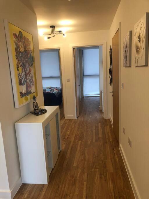 Amazing 3 Bed Penthouse With Large Balcony *
