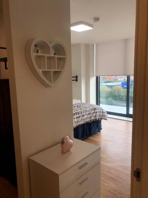 Amazing 3 Bed Penthouse With Large Balcony Manchester