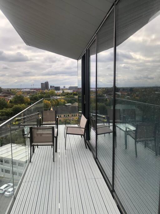 Amazing 3 Bed Penthouse With Large Balcony *