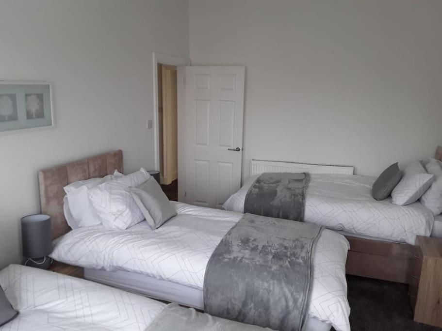 Spacious Comfortable House Close To Etihad+parking Holiday home