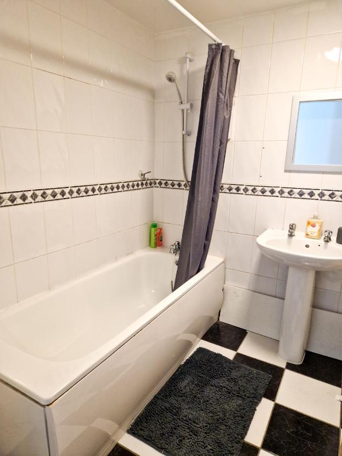 Apartment Spacious For And Contractor Groups In Salford - Private Parking - By Nmb Serviced Manchester