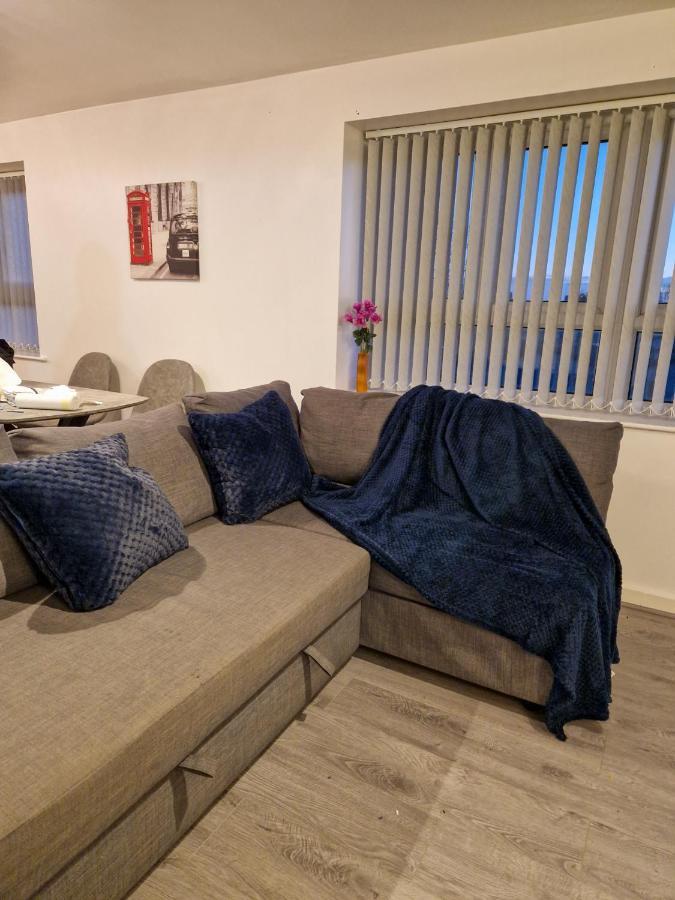 Spacious For And Contractor Groups In Salford - Private Parking - By Nmb Serviced Apartment Manchester