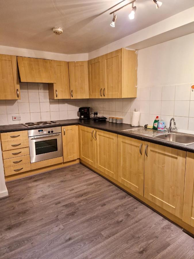 Apartment Spacious For And Contractor Groups In Salford - Private Parking - By Nmb Serviced