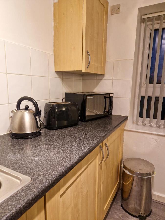 Spacious For And Contractor Groups In Salford - Private Parking - By Nmb Serviced Apartment Manchester