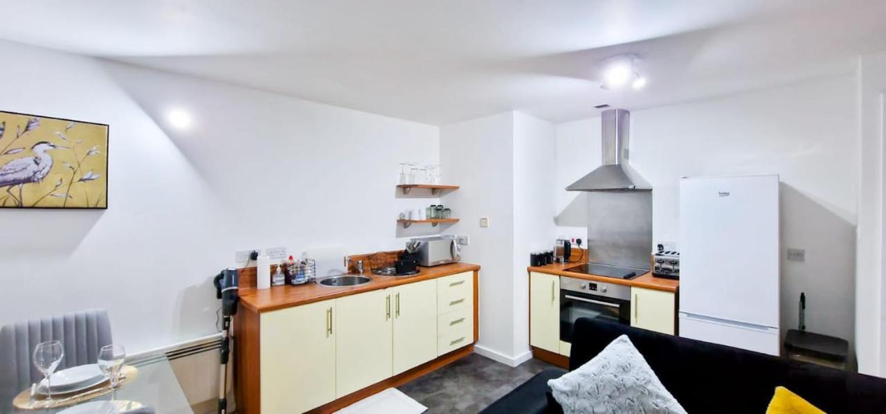 Lovely 2-bedroom Apartment, Free Parking Apartment *