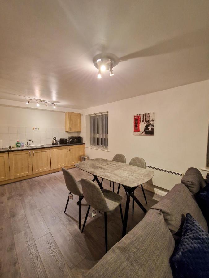 Apartment Spacious For And Contractor Groups In Salford - Private Parking - By Nmb Serviced Manchester