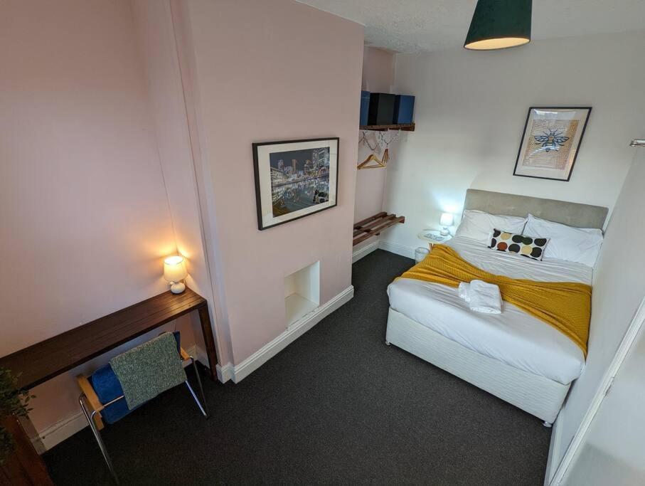 Gloucester Pl - Affordable 3 Bed House Holiday home Manchester