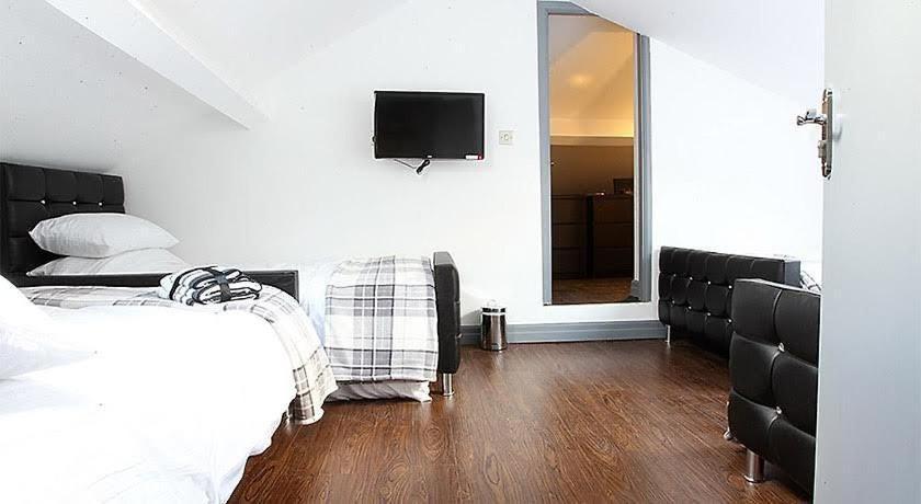 Lewis In The Heart Of The Northern Quarter Sleeps Up To 12 Apartment *