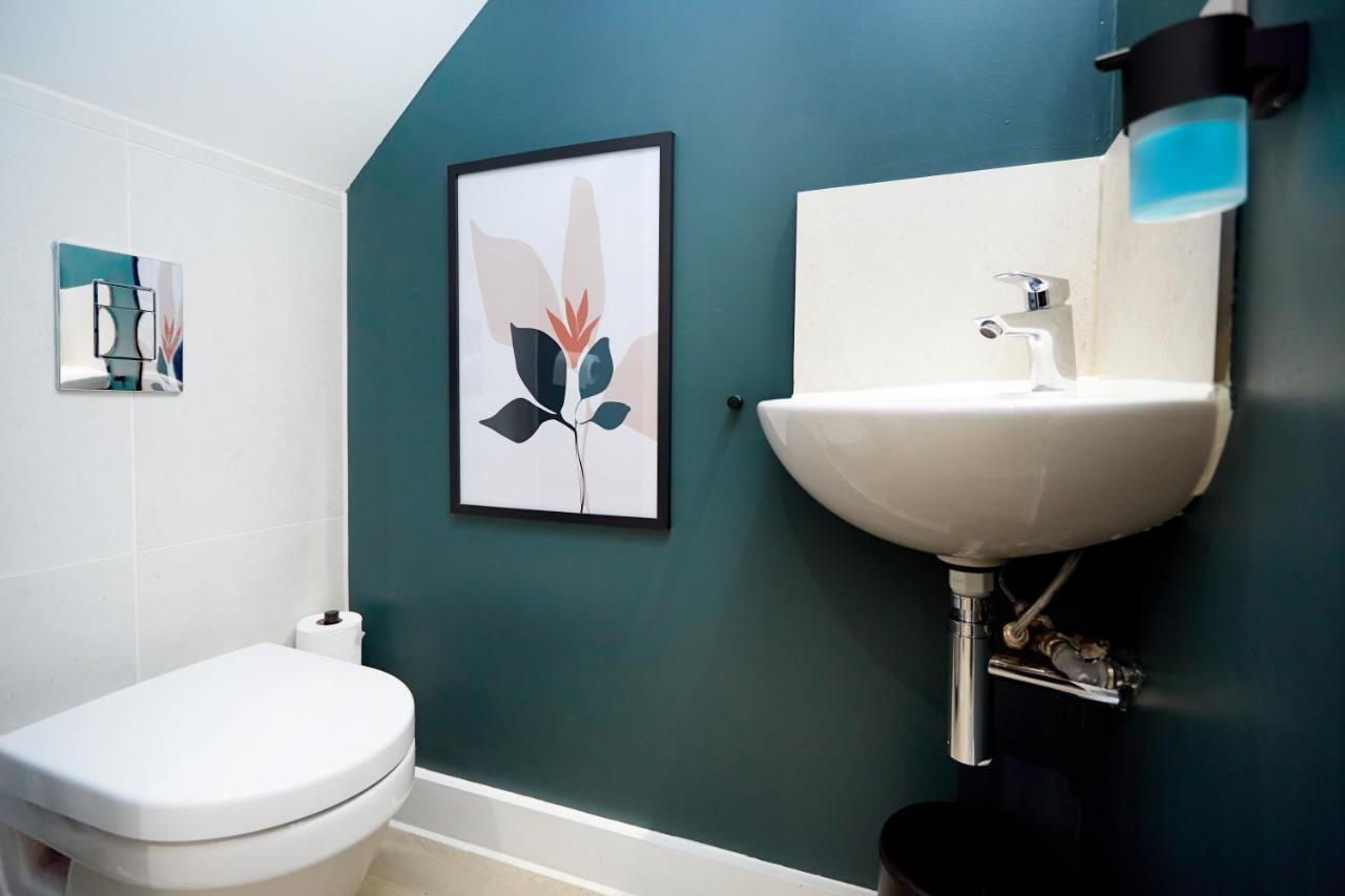 Apartment Luxury New Built Split-level Flat With Rooftop Gardens Access Manchester