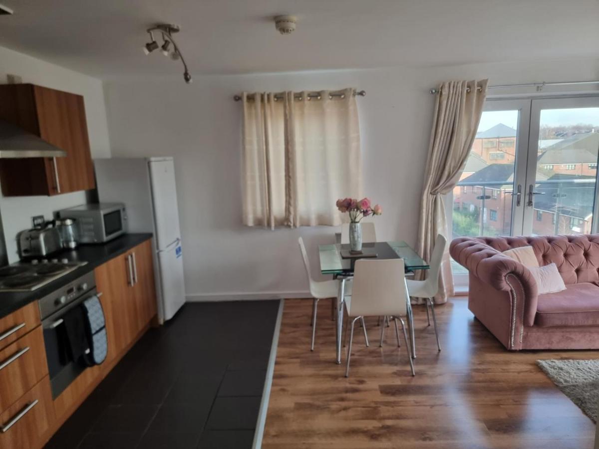 Impeccable 2-bed In Salford Manchester