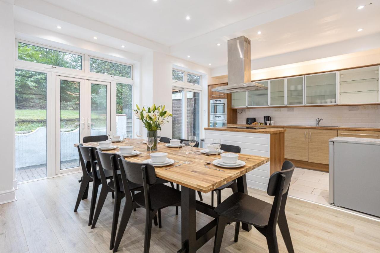 Holiday home Pillo - Spacious 4 Bedroom Detached House Close To Heaton Park