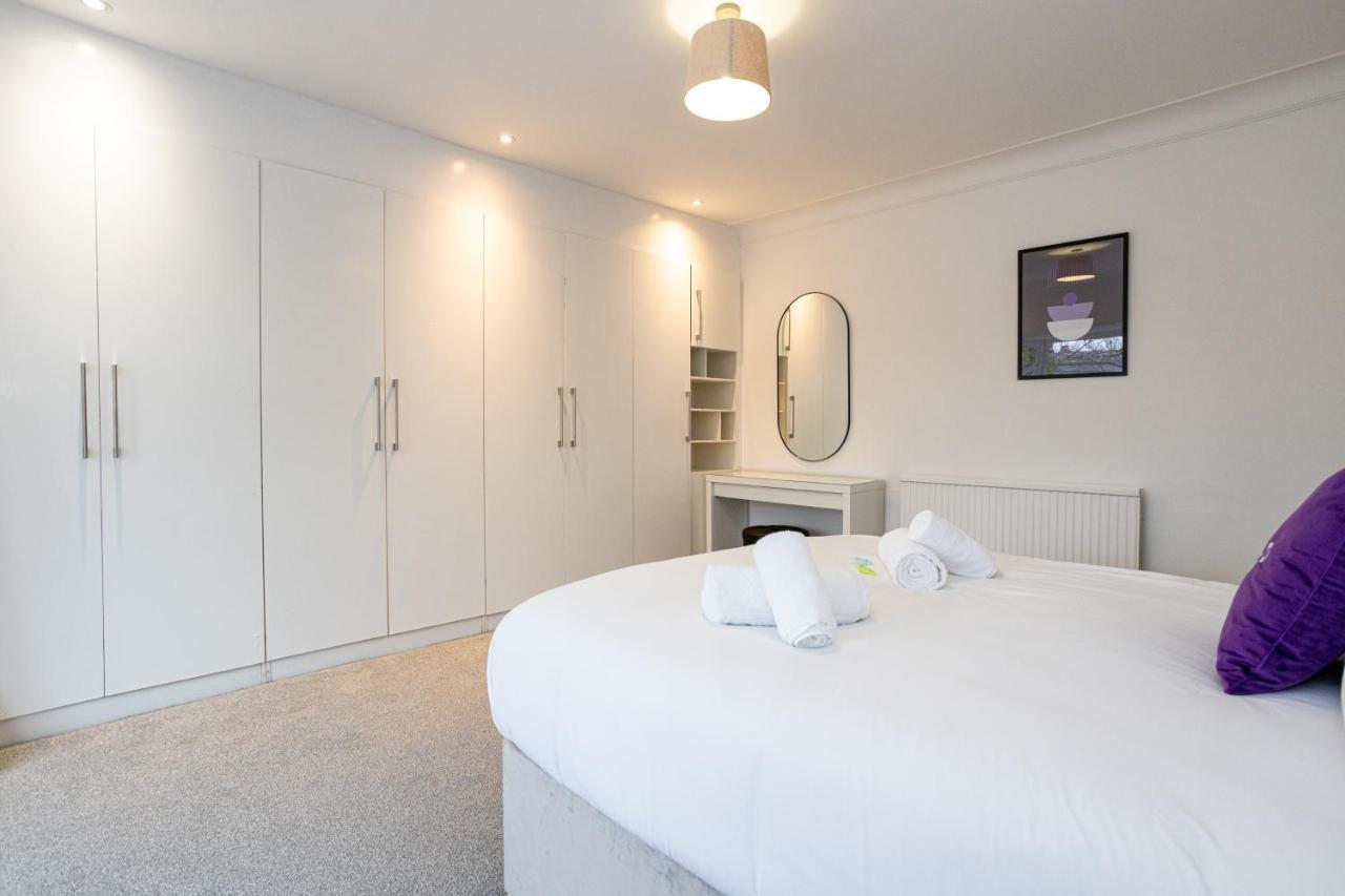Holiday home Pillo - Spacious 4 Bedroom Detached House Close To Heaton Park