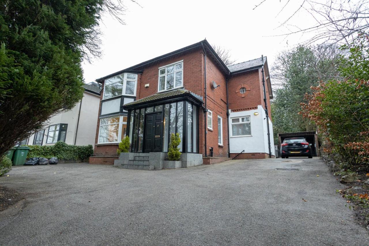 Pillo - Spacious 4 Bedroom Detached House Close To Heaton Park Holiday home