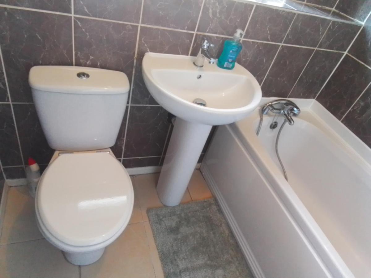 Entire 2 Bedroom House - Holiday home Manchester