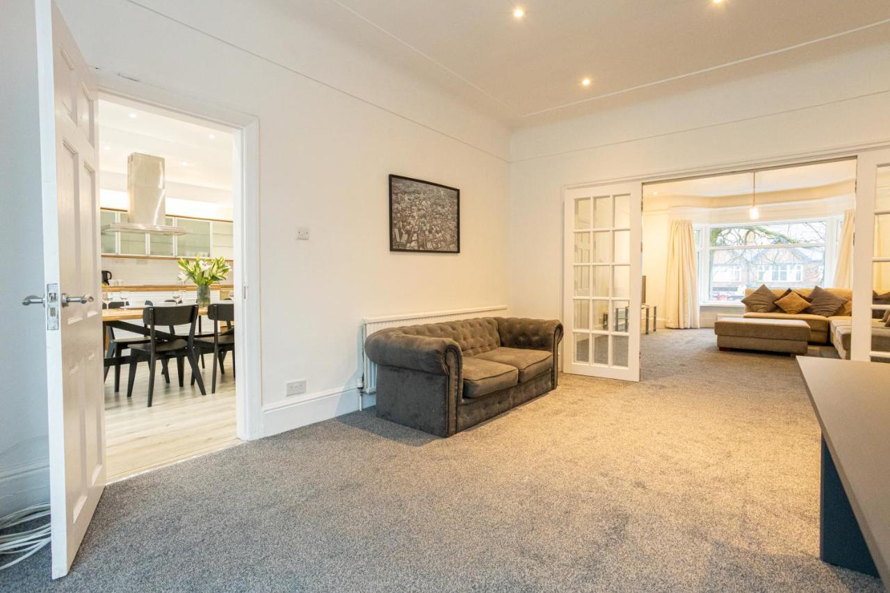 Pillo - Spacious 4 Bedroom Detached House Close To Heaton Park * Manchester