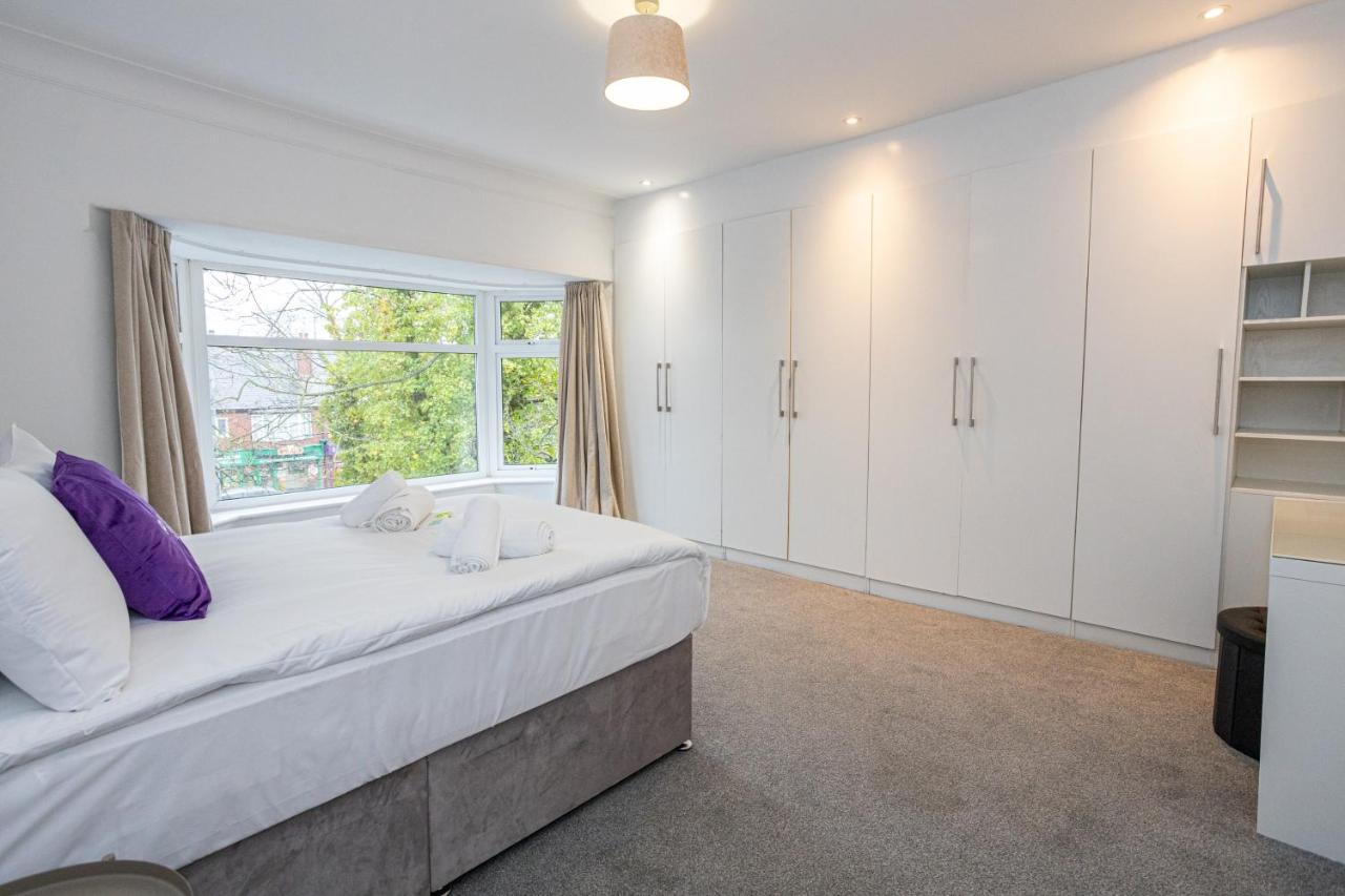 Holiday home Pillo - Spacious 4 Bedroom Detached House Close To Heaton Park