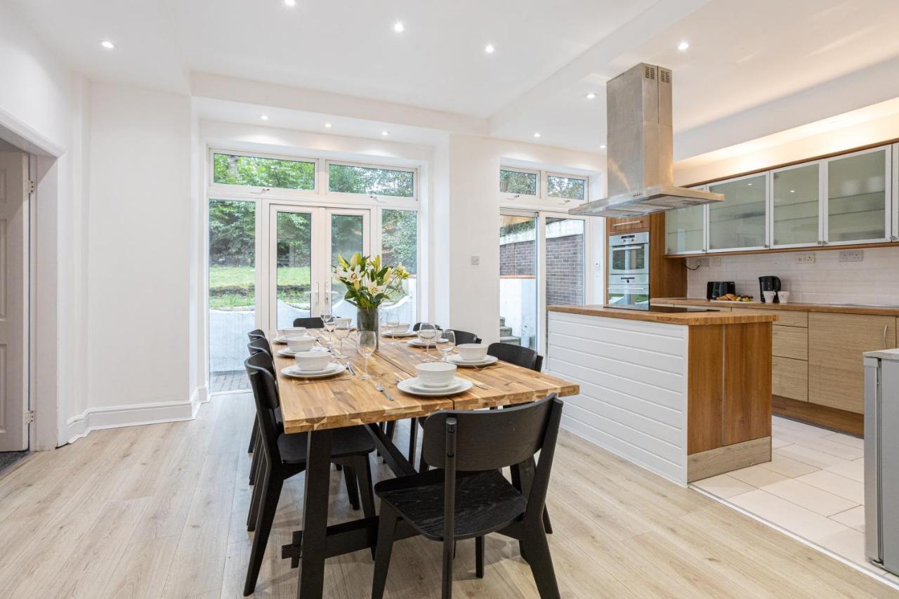 Holiday home Pillo - Spacious 4 Bedroom Detached House Close To Heaton Park