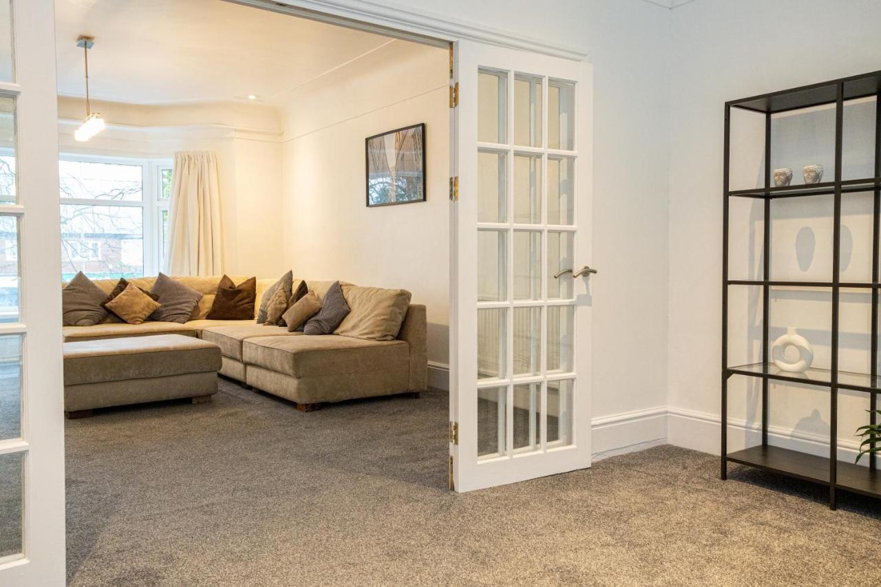 Holiday home Pillo - Spacious 4 Bedroom Detached House Close To Heaton Park