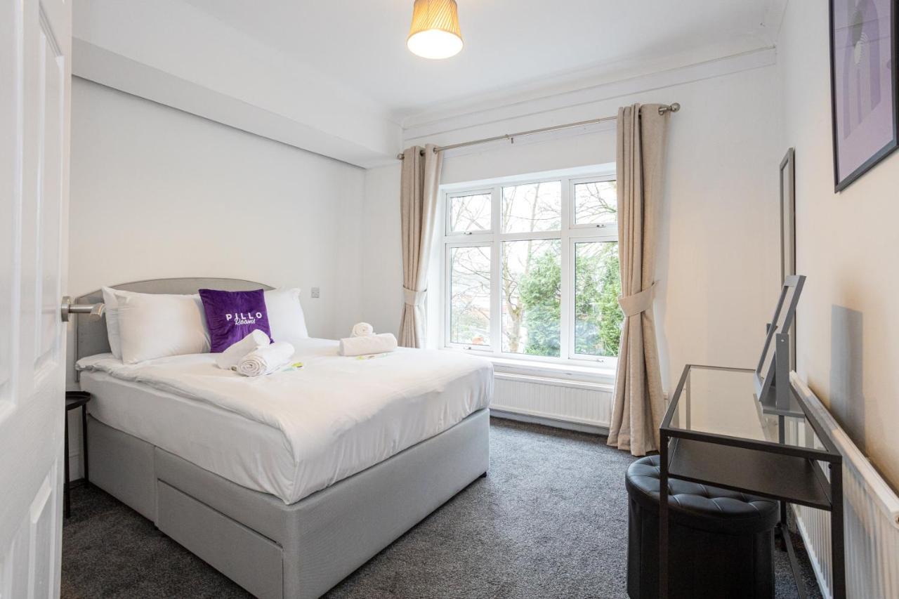 Holiday home Pillo - Spacious 4 Bedroom Detached House Close To Heaton Park *