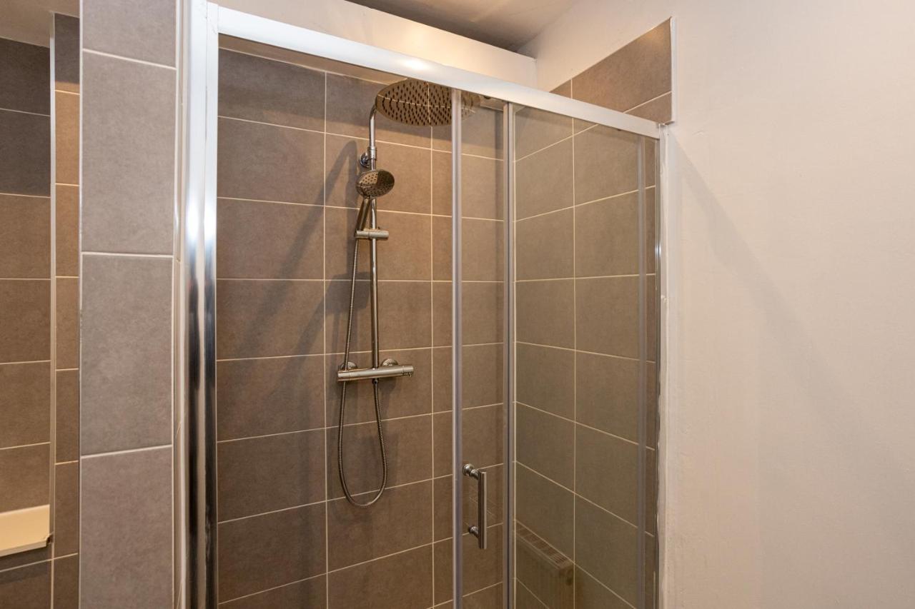 Pillo - Spacious 4 Bedroom Detached House Close To Heaton Park Holiday home Manchester
