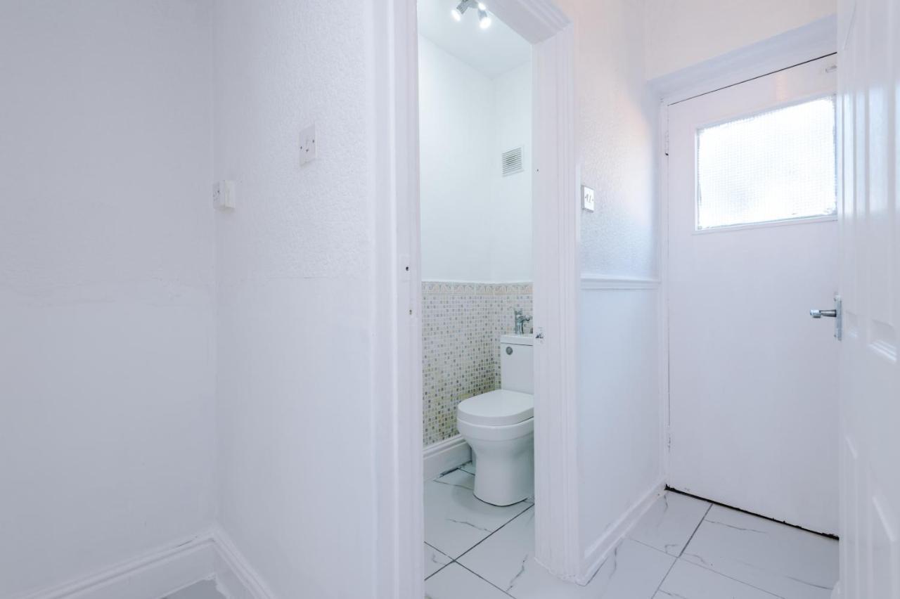 Nice Three Bedroom House In Apartment Manchester