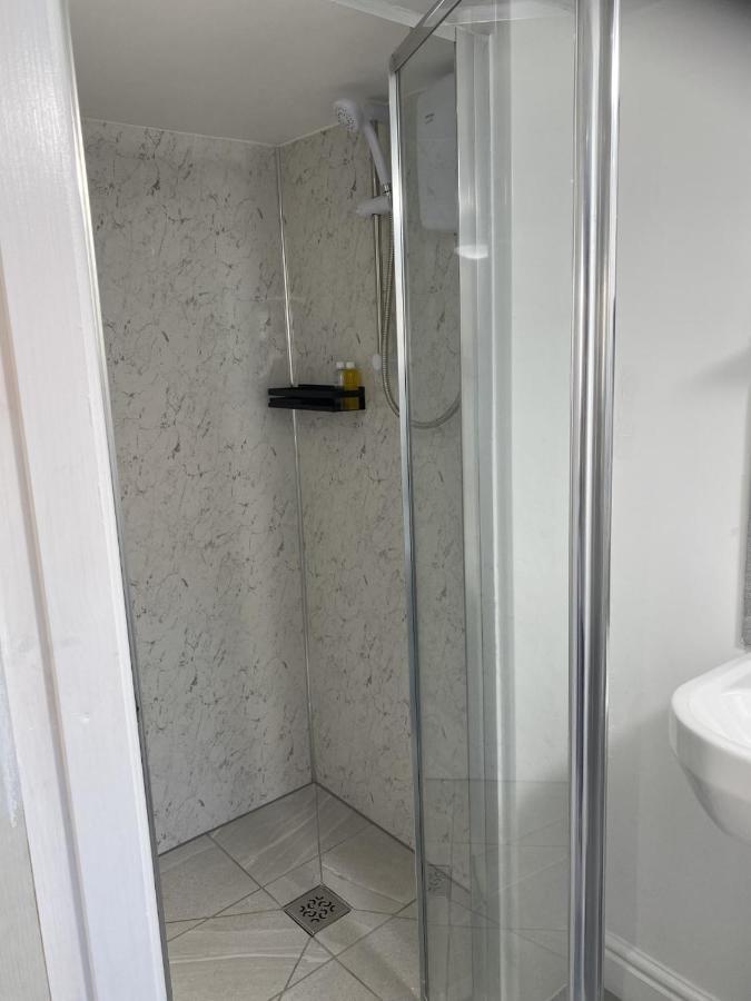 Guest house Modern With Private Entrance