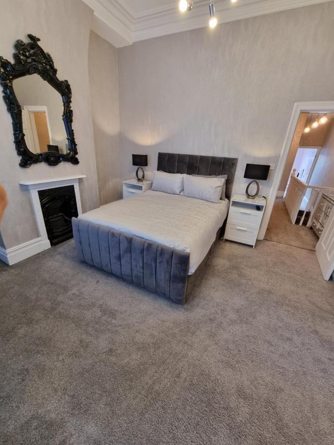 Lovely Close To Mcr Centre Inc Cinema Holiday home *