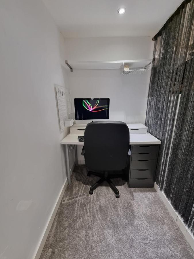 Lovely Close To Mcr Centre Inc Cinema Holiday home