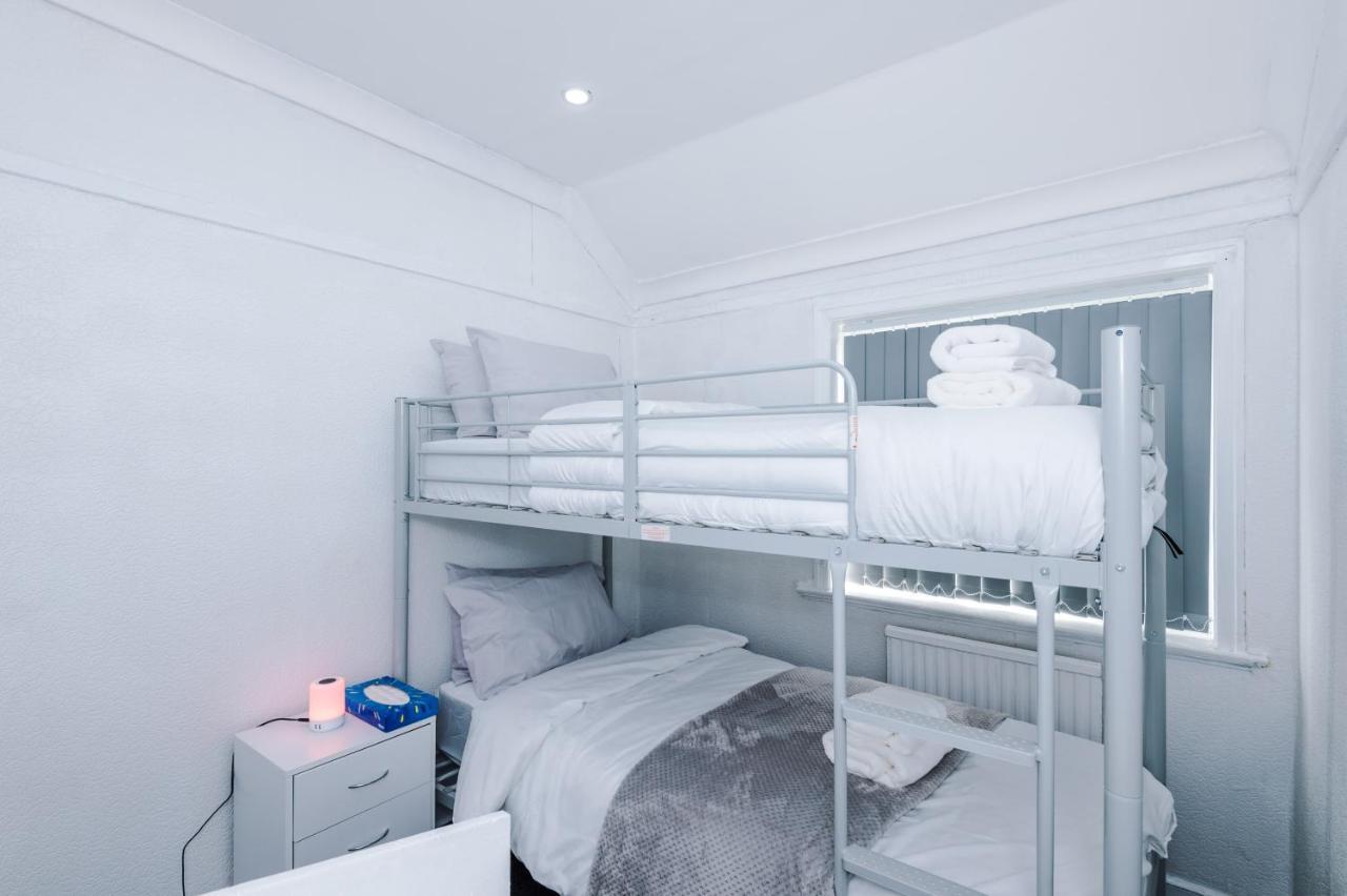 Nice Three Bedroom House In Apartment