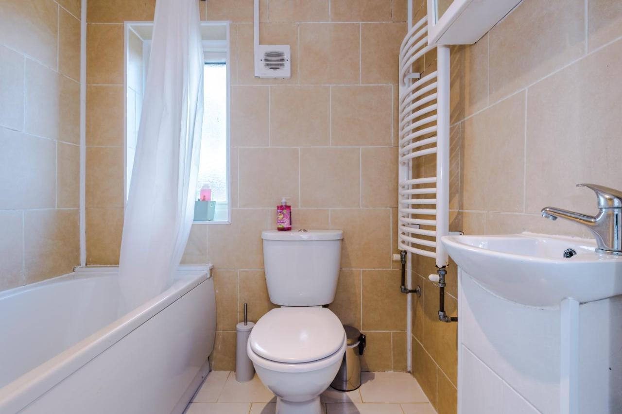 Nice Three Bedroom House In Apartment *