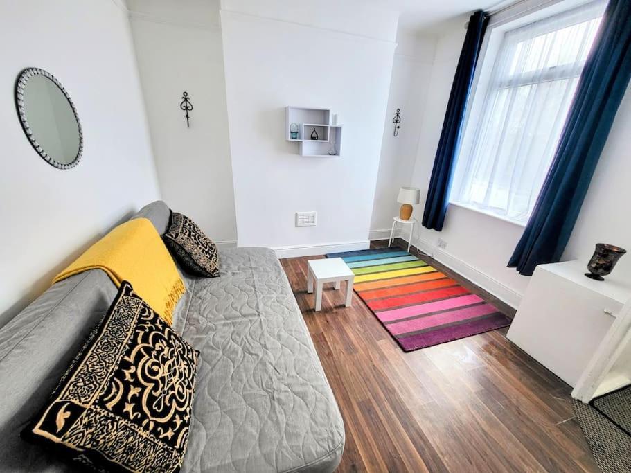 Comfortable House Near Etihad - Sleep Rest Apartment *